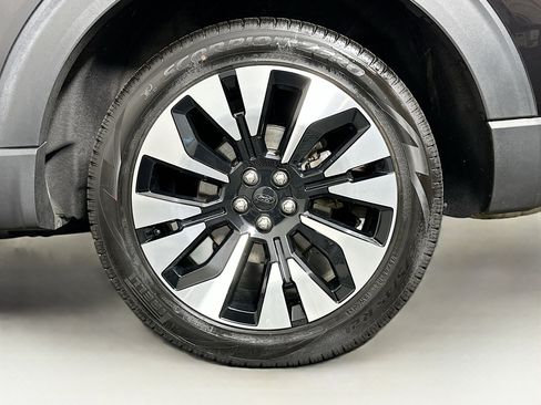 Used 2025 Ford Explorer Platinum w/ LUX Leather Package image 11