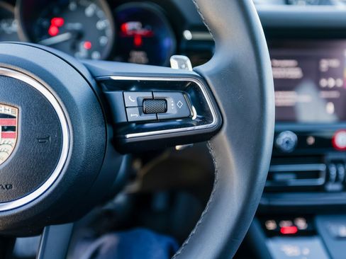 Certified 2025 Porsche Macan image 16