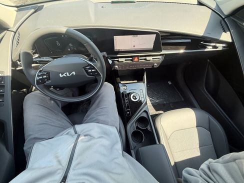 New 2025 Kia Niro EX w/ EX Cold Weather Package image 15