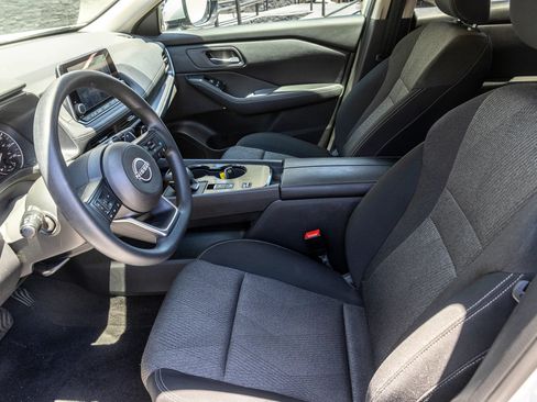 Used 2024 Nissan Rogue SV FWD image 24