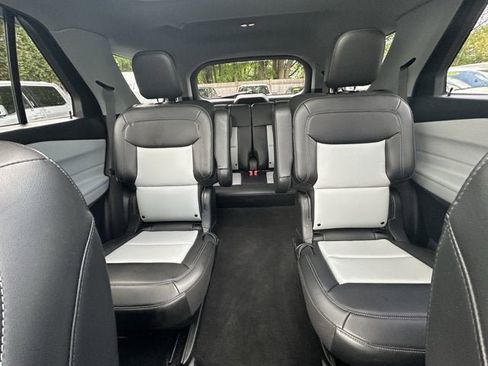 Used 2022 Ford Explorer XLT w/ Equipment Group 202A image 21