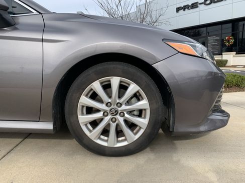 Used 2020 Toyota Camry LE image 13