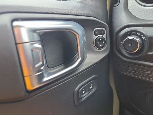 Used 2025 Jeep Wrangler Willys image 30