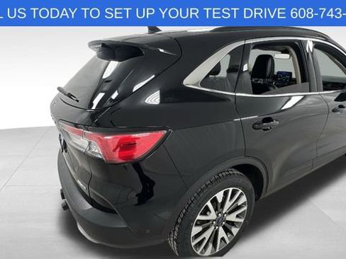 Used 2020 Ford Escape Titanium image 3