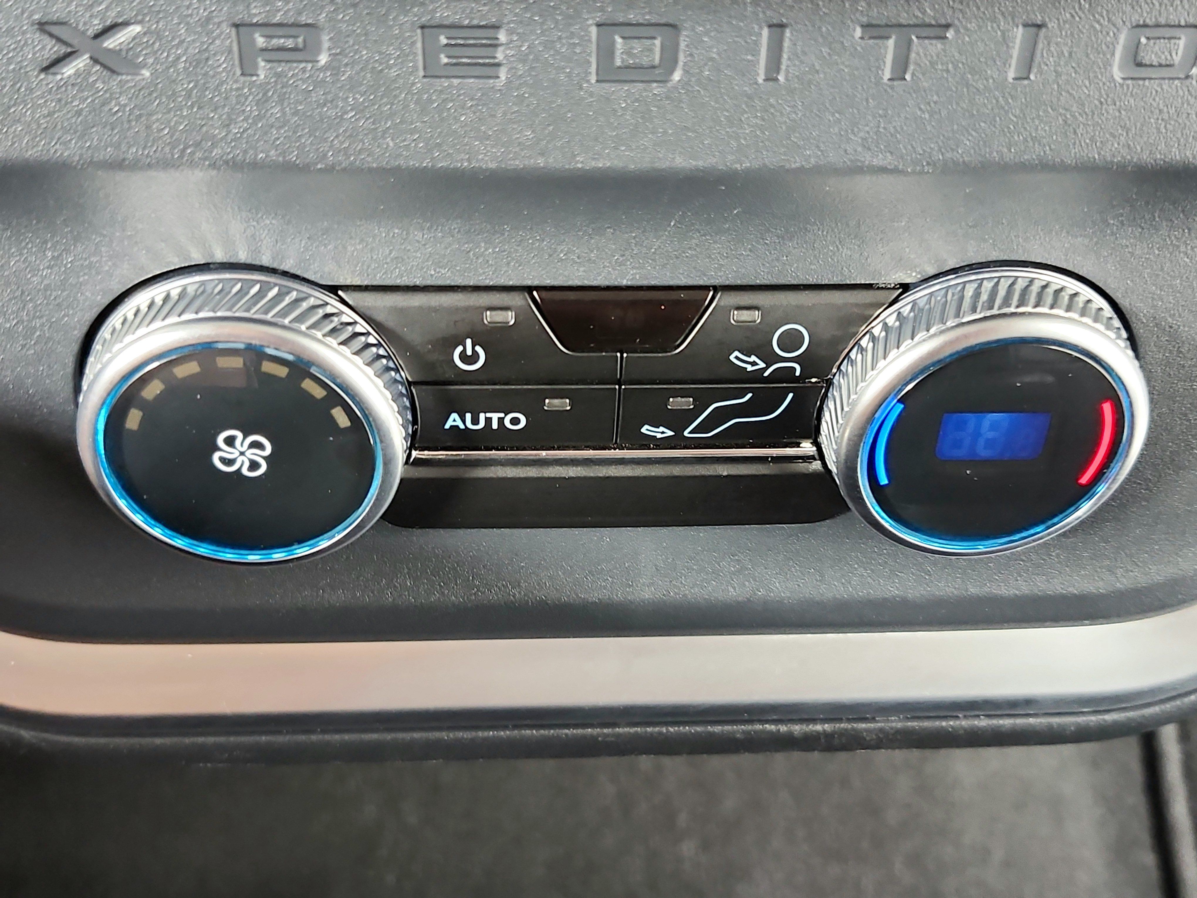 Used 2025 Ford Expedition Active AWD/4WD image 45