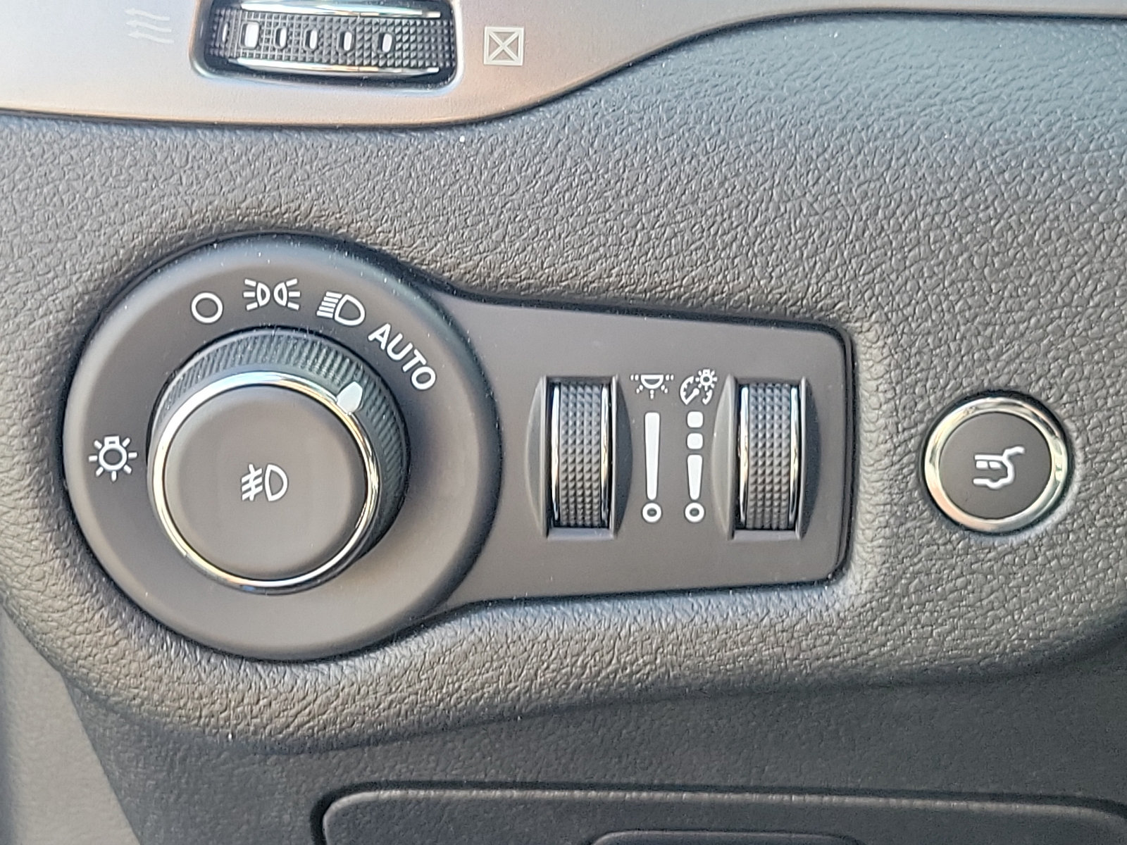 Used 2022 Jeep Cherokee Limited AWD/4WD image 25