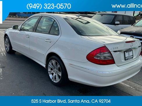 Used 2009 Mercedes-Benz E 350 4MATIC Sedan image 4