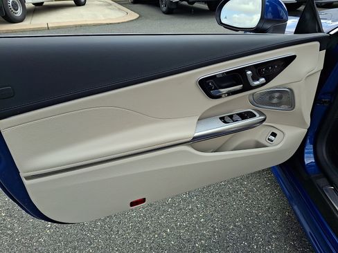 Used 2025 Mercedes-Benz CLE 300 4MATIC Cabriolet image 11