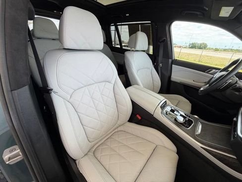 Used 2025 BMW X7 xDrive40i w/ Premium Package AWD/4WD image 38