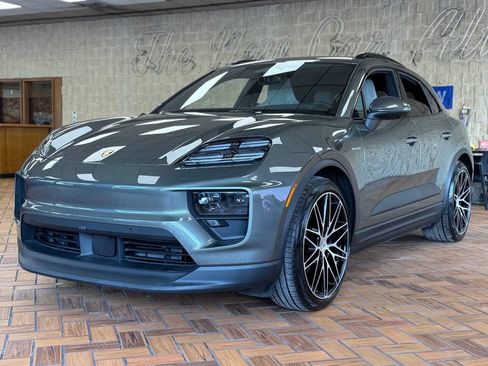 Used 2024 Porsche Macan 4 Electric AWD/4WD image 4
