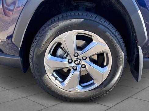 Certified 2021 Toyota RAV4 XLE Premium image 9