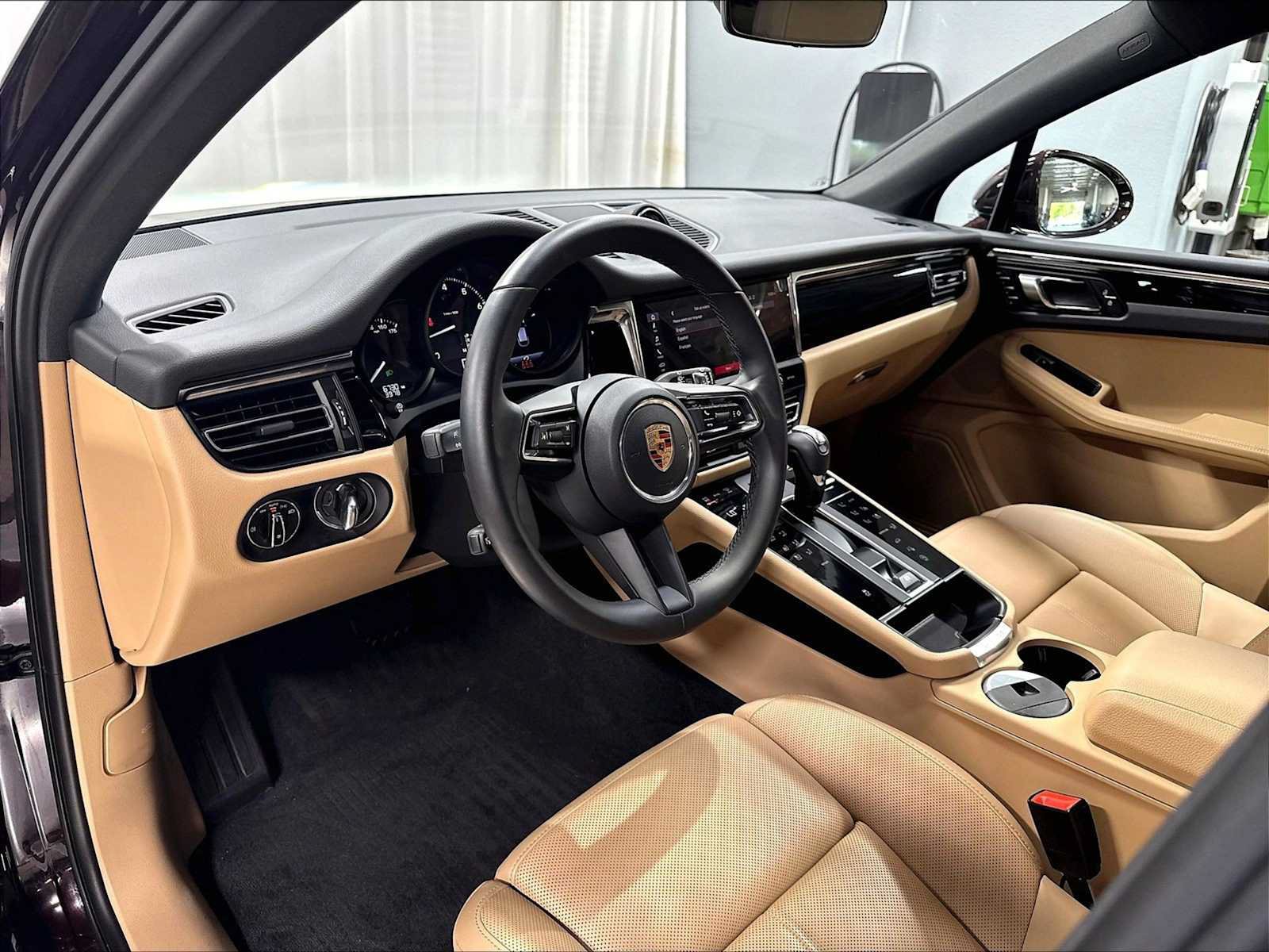 Used 2026 Porsche Macan AWD/4WD image 7