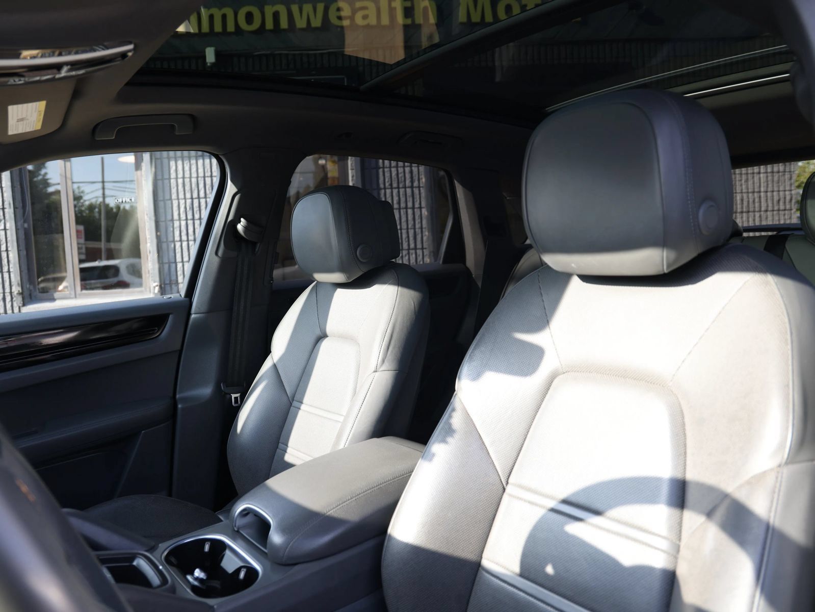 Used 2019 Porsche Cayenne AWD/4WD image 19