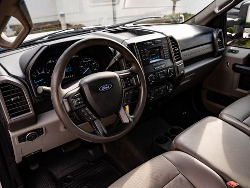 Used 2019 Ford F250 XL w/ XL Value Package AWD/4WD image 4