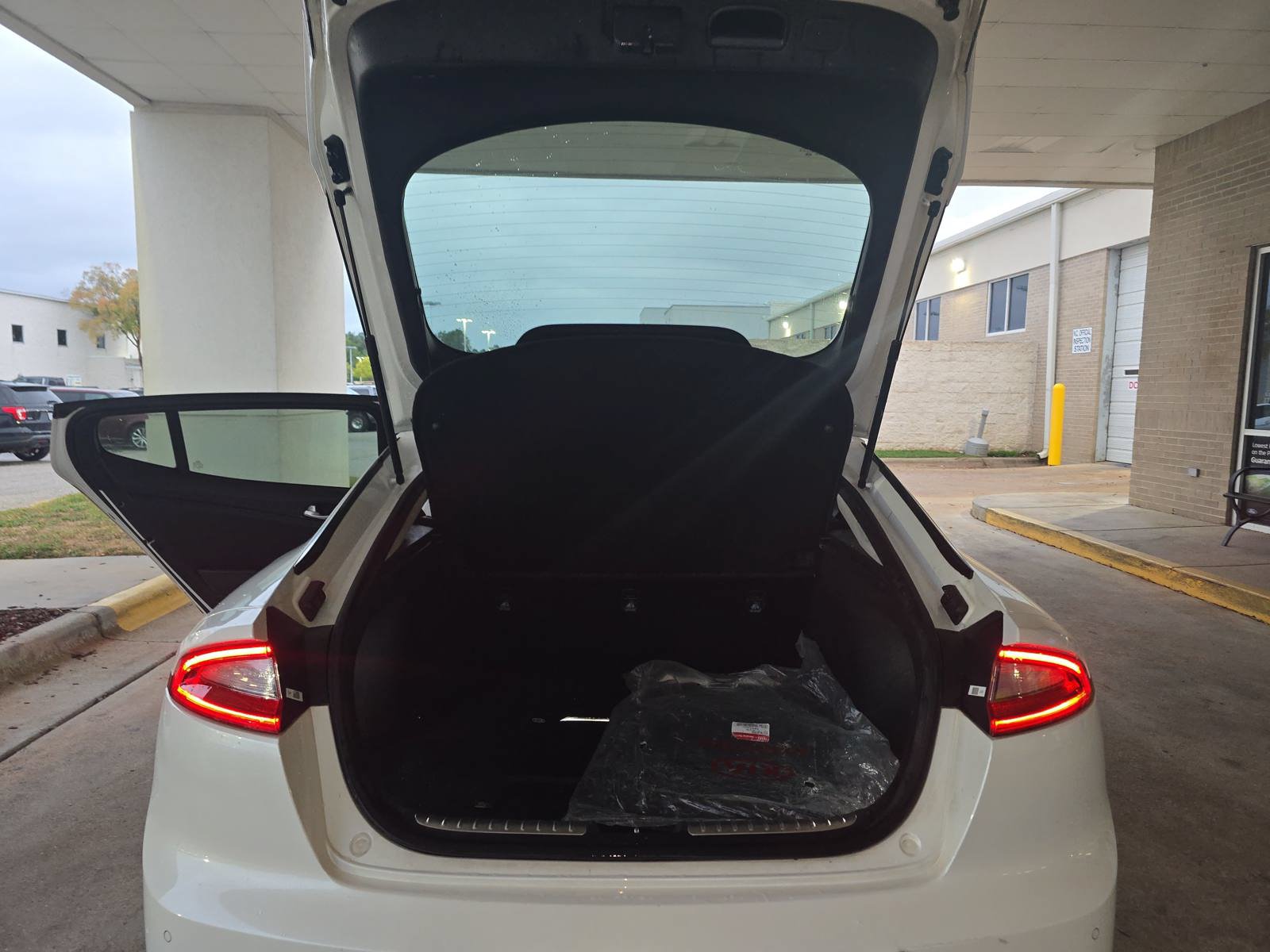 Used 2018 Kia Stinger Premium RWD image 12