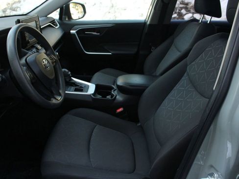 Used 2019 Toyota RAV4 XLE w/ Convenience Package image 14