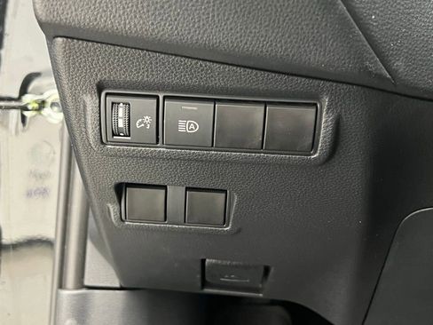 Used 2024 Toyota Corolla Cross LE image 19