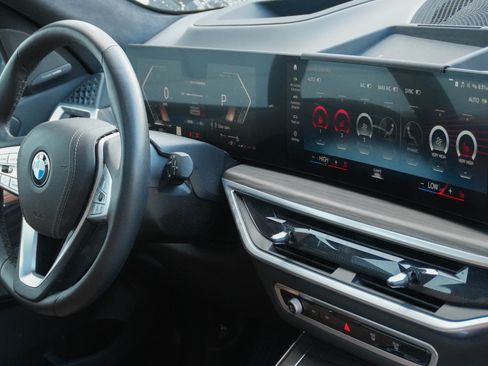 Certified 2023 BMW X7 xDrive40i w/ Premium Package image 7