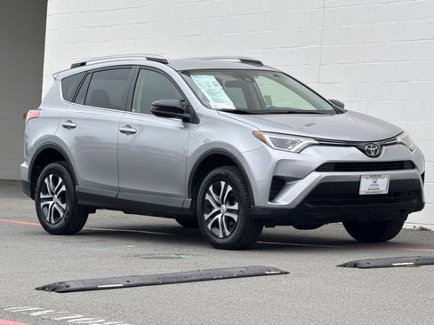 Used 2018 Toyota RAV4 LE w/ All Weather Liner Package FWD image 6