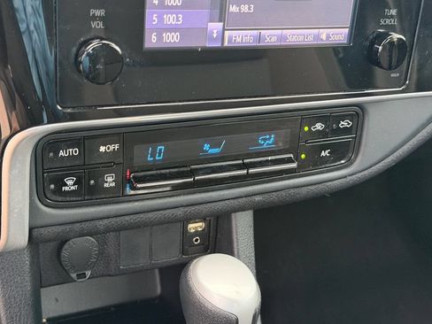 Used 2018 Toyota Corolla LE FWD image 20