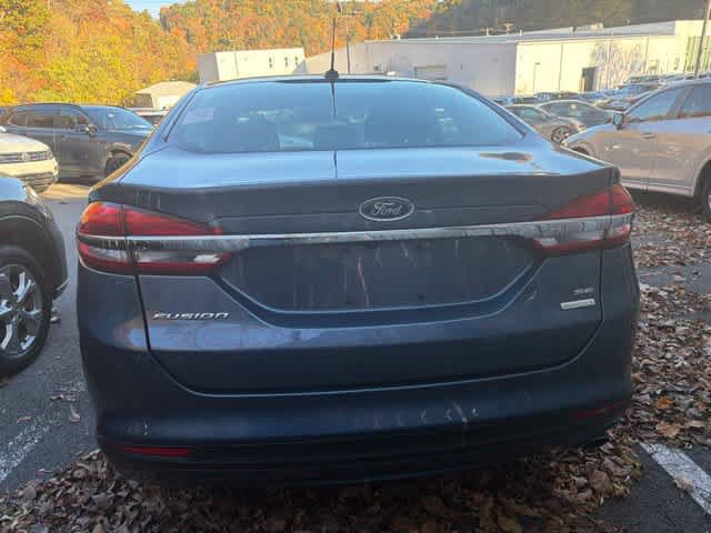 Used 2018 Ford Fusion SE w/ Fusion SE Technology Package FWD image 3