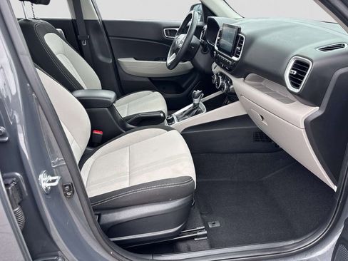 Used 2024 Hyundai Venue SEL image 15