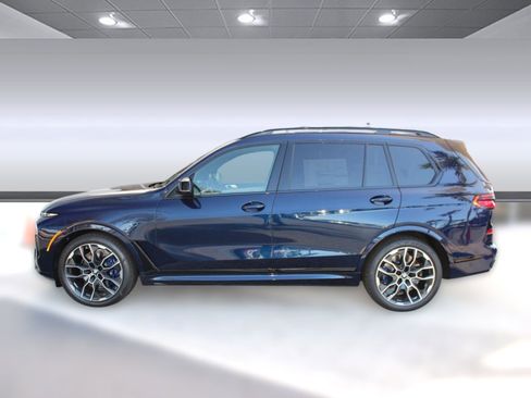 New 2026 BMW X7 M60i image 2