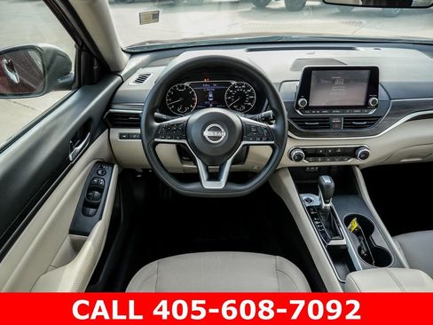Used 2025 Nissan Altima 2.5 SV FWD image 21