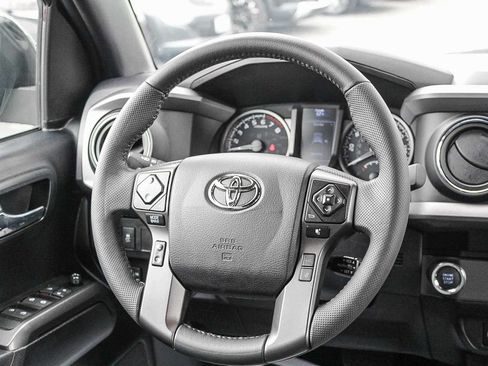 Used 2022 Toyota Tacoma TRD Sport w/ Technology Package RWD image 16