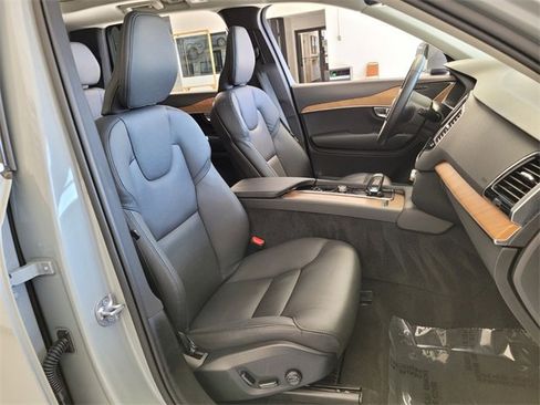 Certified 2025 Volvo XC90 B6 Ultra image 23