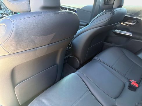 Used 2025 Mercedes-Benz GLC 300 image 34