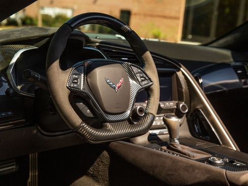 Used 2018 Chevrolet Corvette Z06 w/ Carbon 65 Edition RWD image 44