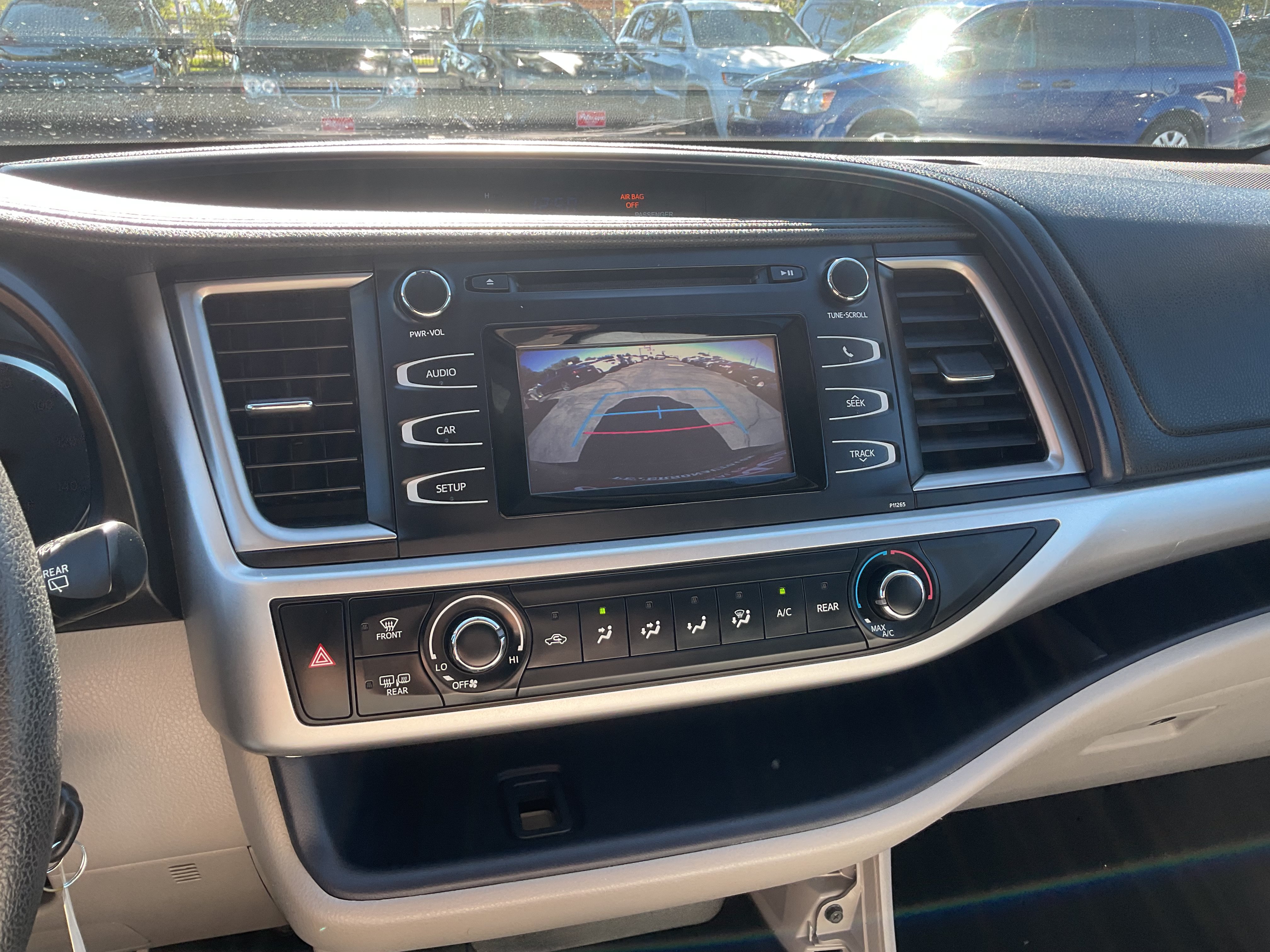Used 2016 Toyota Highlander LE AWD/4WD image 11