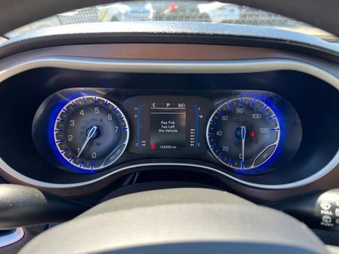 Used 2017 Chrysler Pacifica LX FWD image 19