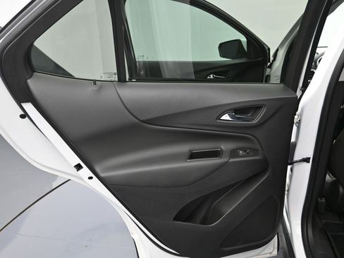 Used 2021 Chevrolet Equinox LT image 17