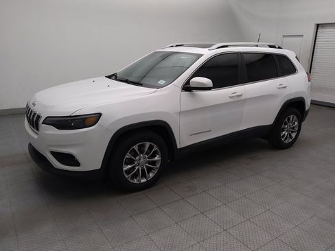 Used 2019 Jeep Cherokee Latitude Plus w/ Comfort/Convenience Group FWD image 2