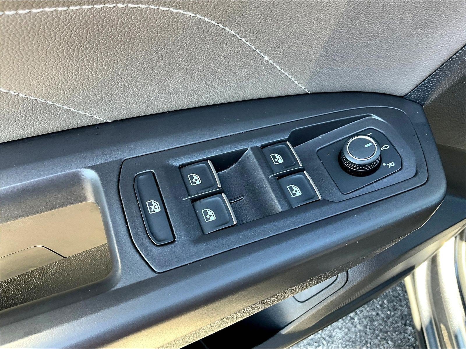 Used 2023 Volkswagen Atlas SEL AWD/4WD image 37