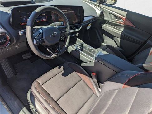 New 2025 Chevrolet Equinox EV RS w/ Convenience Package II AWD/4WD image 3
