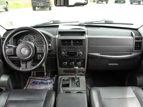 Used 2012 Jeep Liberty Sport AWD/4WD image 15