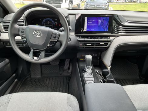 Used 2026 Toyota Camry LE FWD image 28