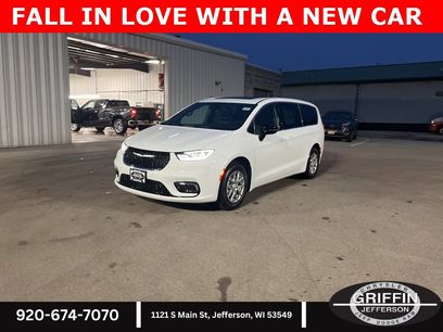 New 2026 Chrysler Pacifica Select