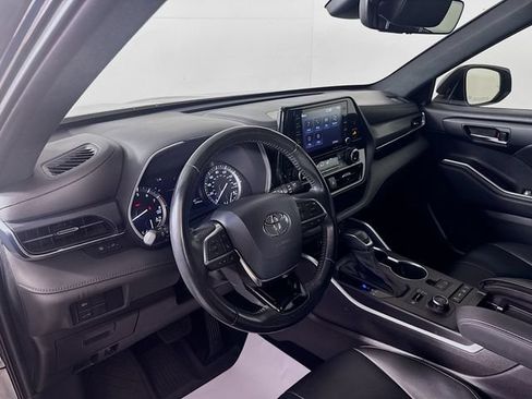 Used 2021 Toyota Highlander XSE AWD/4WD image 13