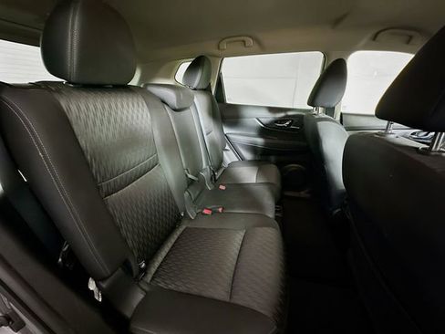 Used 2019 Nissan Rogue SV image 26