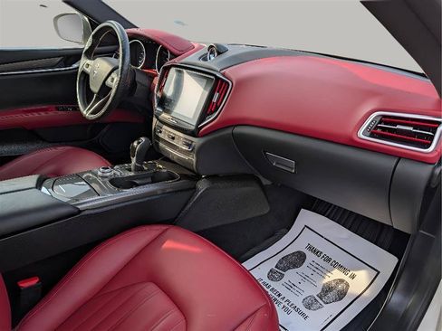 Used 2018 Maserati Ghibli S RWD image 31