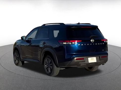 Used 2025 Nissan Pathfinder SV image 10
