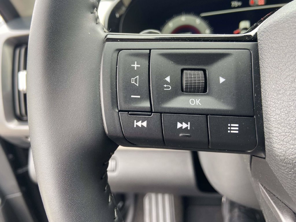 Used 2026 Nissan Pathfinder SL FWD image 28