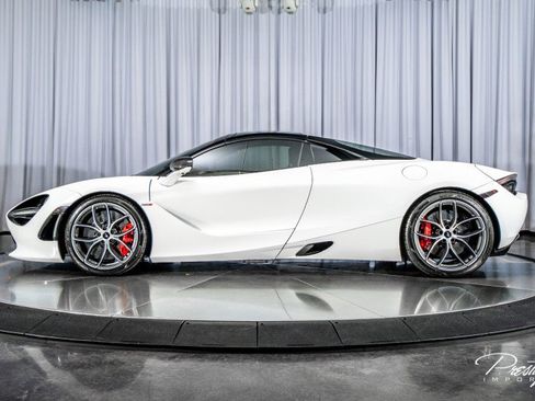 Used 2022 McLaren 720S Spider image 16