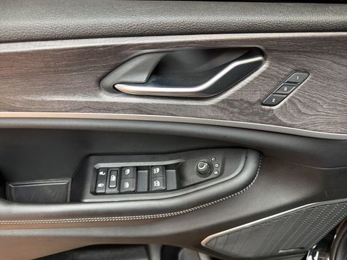 Used 2022 Jeep Grand Cherokee Limited image 22