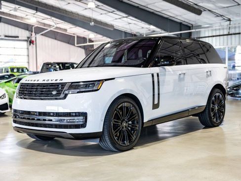 Used 2023 Land Rover Range Rover SE image 2