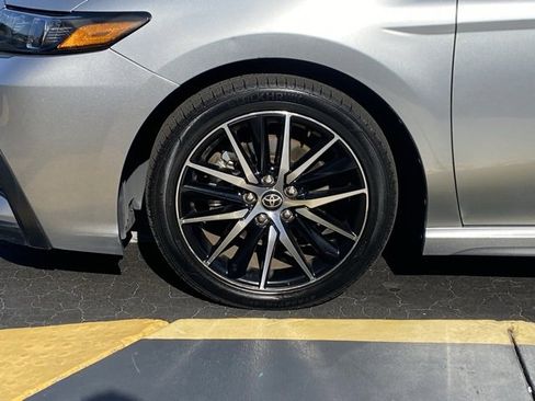 Used 2023 Toyota Camry SE image 10